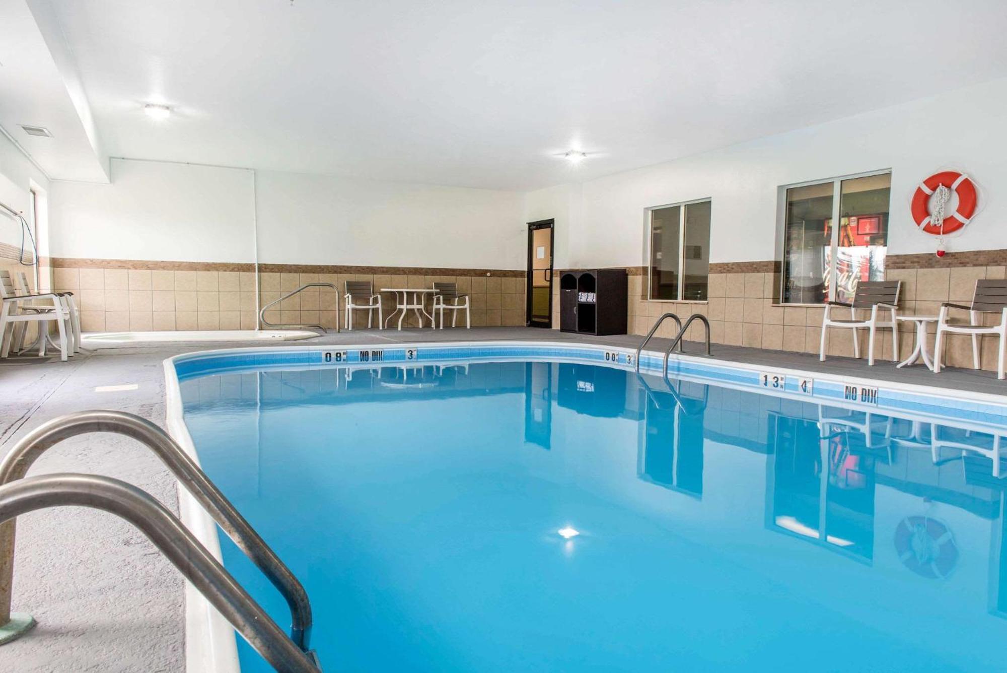 Quality Inn & Suites Anderson I-69 Εξωτερικό φωτογραφία